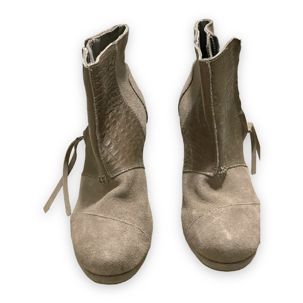 Toms Women's Desert Taupe suede Boot wedge zipper . size 6.5  Brown color